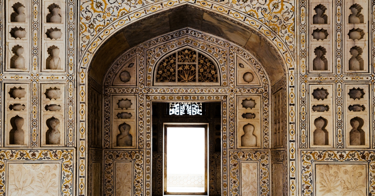 Fusion-style home decoration in Pakistan inspired by Mughal and modern interior designs.