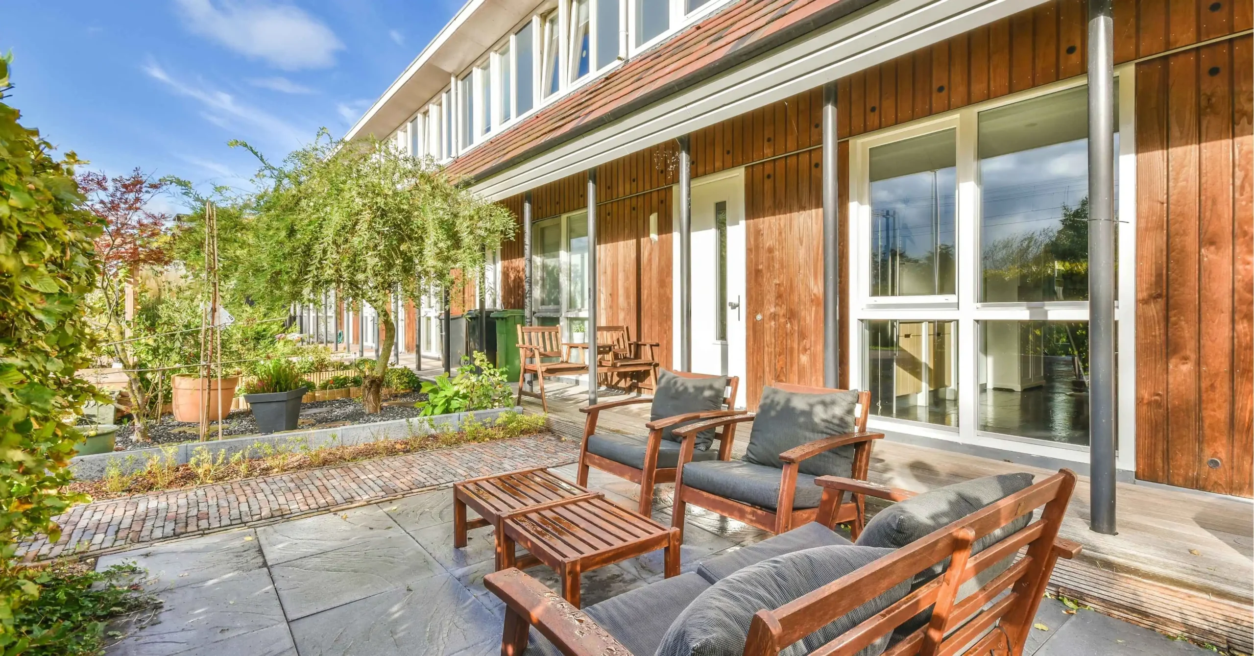 Traditional Touch: Courtyards, Verandas, and Terraces