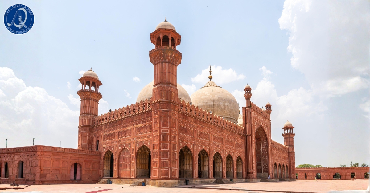 day view of Badshahi Masjid
