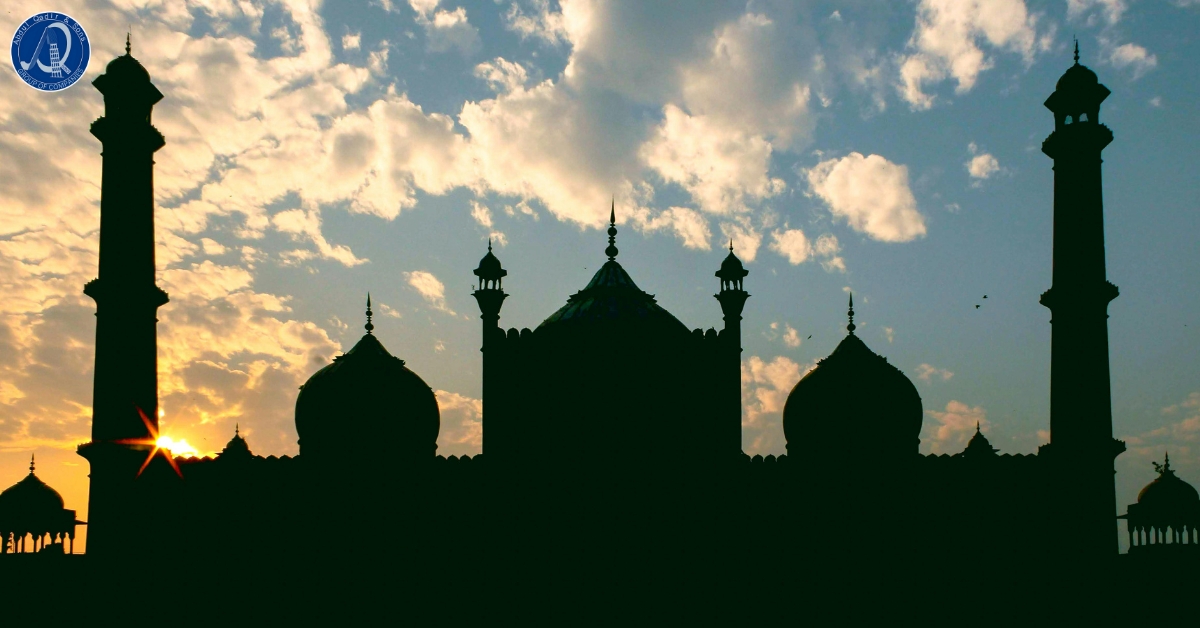 night view of Badshahi Masjid